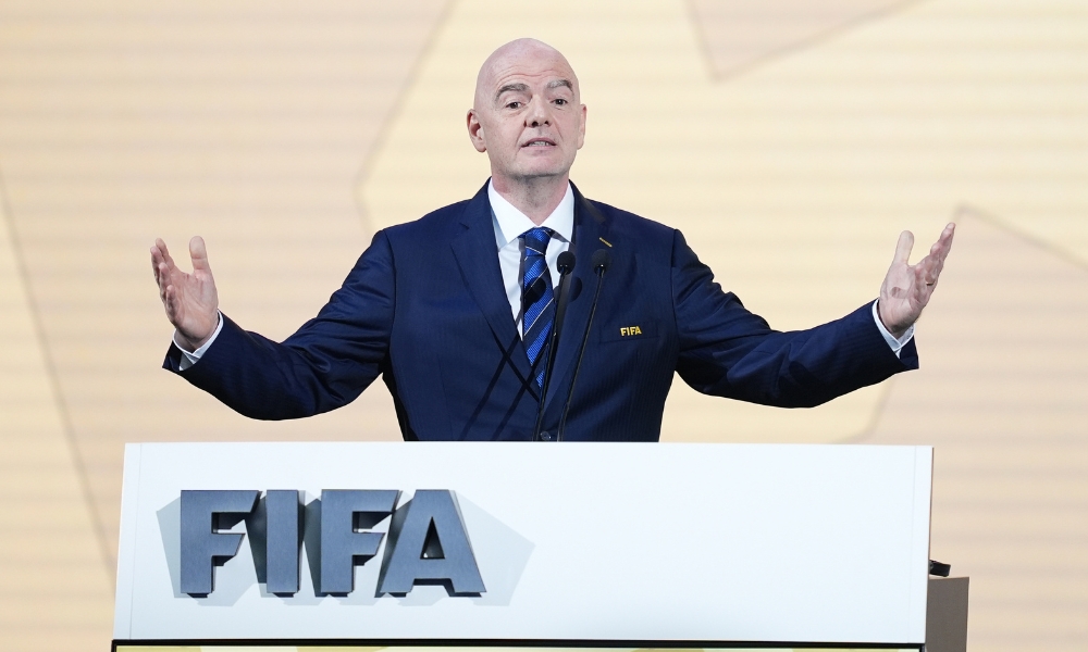 卻引起了不 卻引起了不